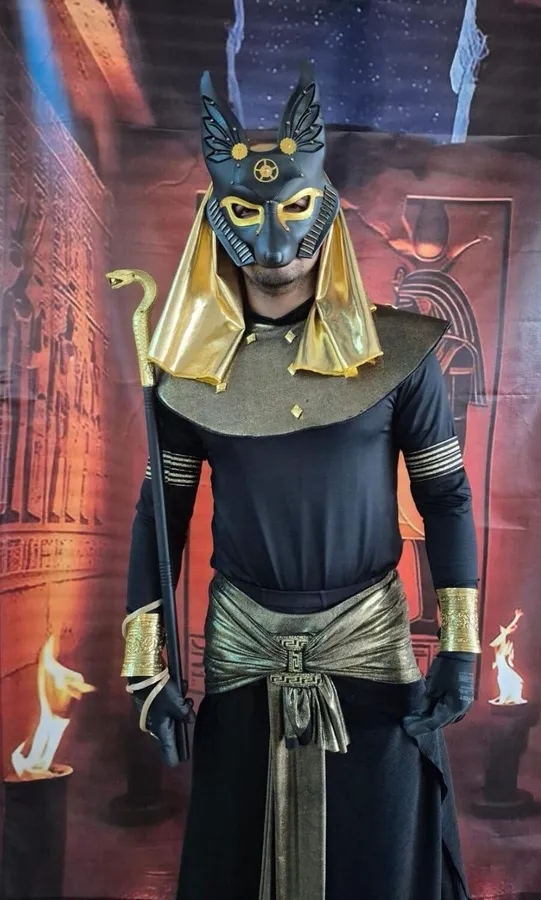 Cosplay completo de Anubis impreso en 3D y pintado a mano