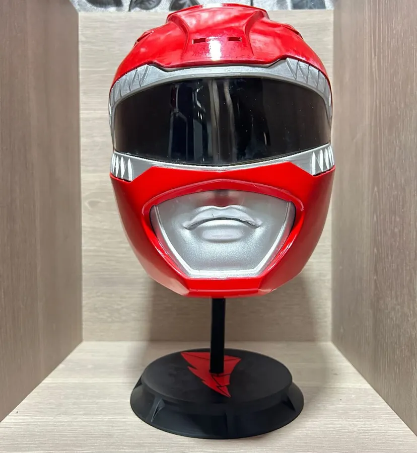Casco de Power Ranger impreso en 3D y pintado a mano