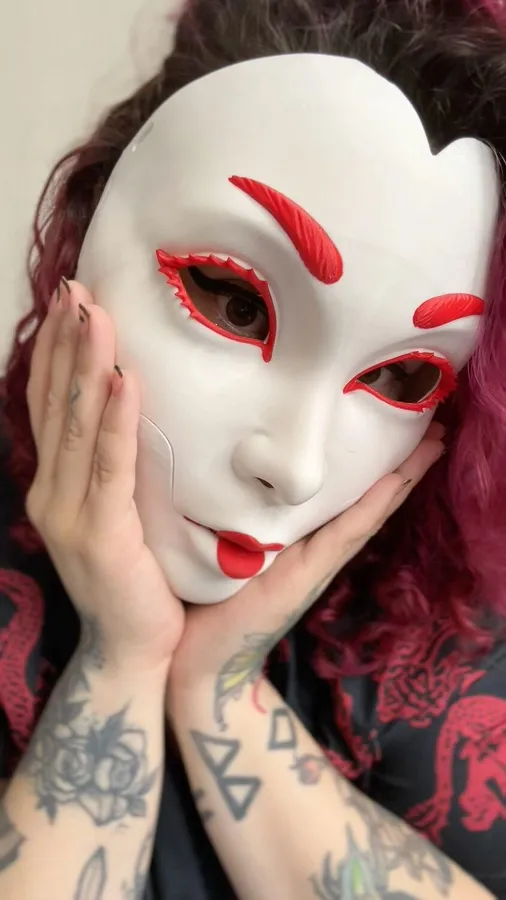Máscara oni impresa en 3D y pintada a mano