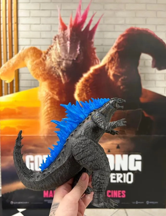 Figura de Godzilla impresa en 3D y pintada a mano