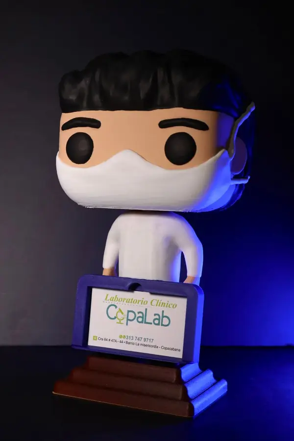 Figura corporativa personalizada impresa en 3D para CopaLab