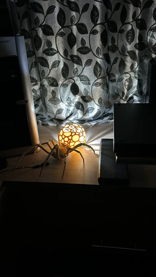Lámpara araña impresa en 3D iluminada