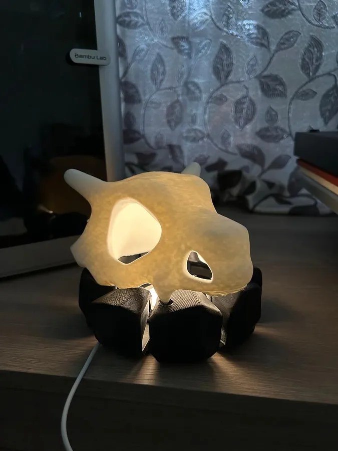 Lámpara con forma de cráneo impresa en 3D