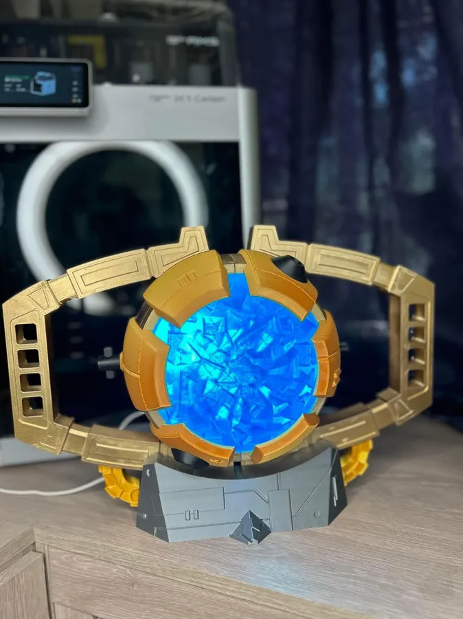 Pieza con luz impresa en 3D y pintada a mano