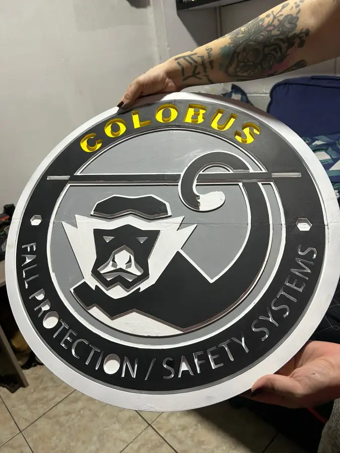 Placa de señalética corporativa impresa en 3D para COLOBUS