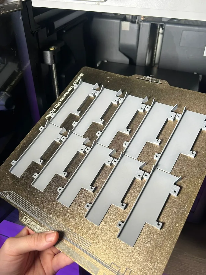 Piezas técnicas impresas en 3D en serie sobre la placa